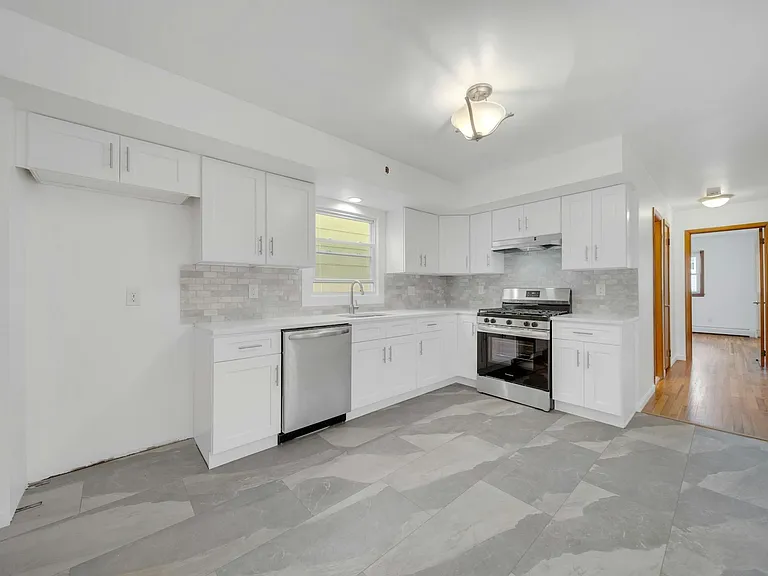 122 Graham St #3 — Photo 2