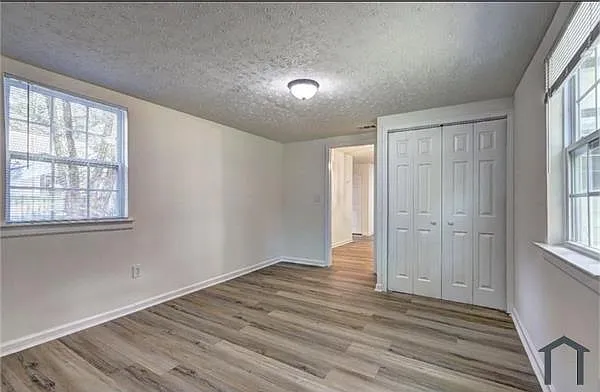4 bed, 1300 sqft, $2,500 — Photo 2