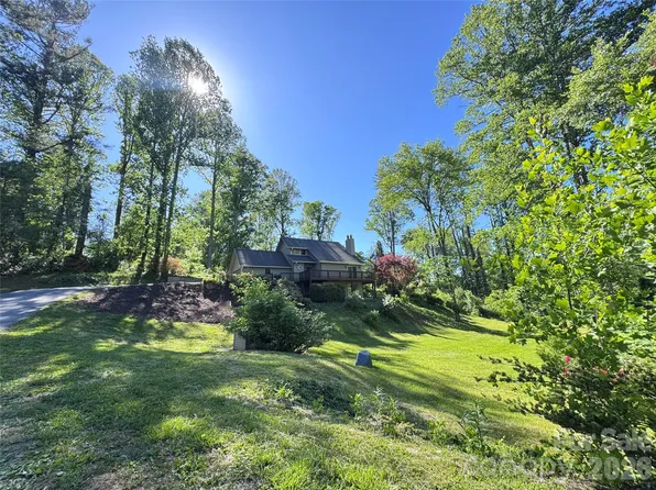 207 Wood Dale Dr, Hendersonville, NC 28791