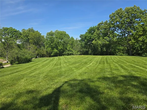 64 Crescent Ave, Valley Park, MO 63088