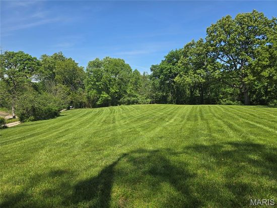 64 Crescent Ave, Valley Park, MO 63088