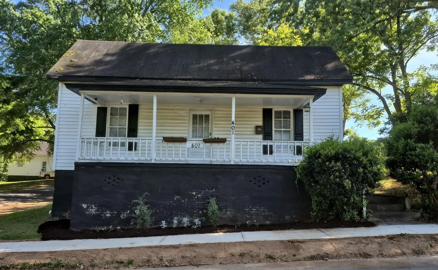 401 Gardner St — Photo 1