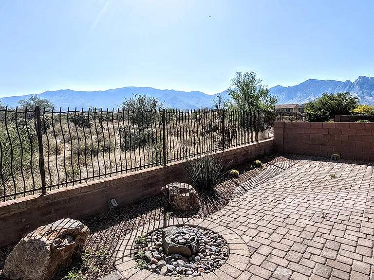 13036 N Spinystar Dr — Photo 2