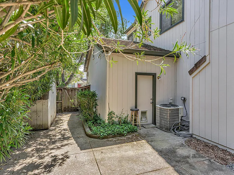 133 Madrid Way — Photo 41