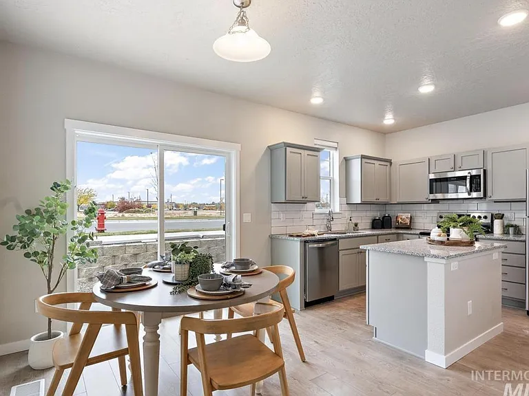 5938 S Boddington Ln — Photo 4