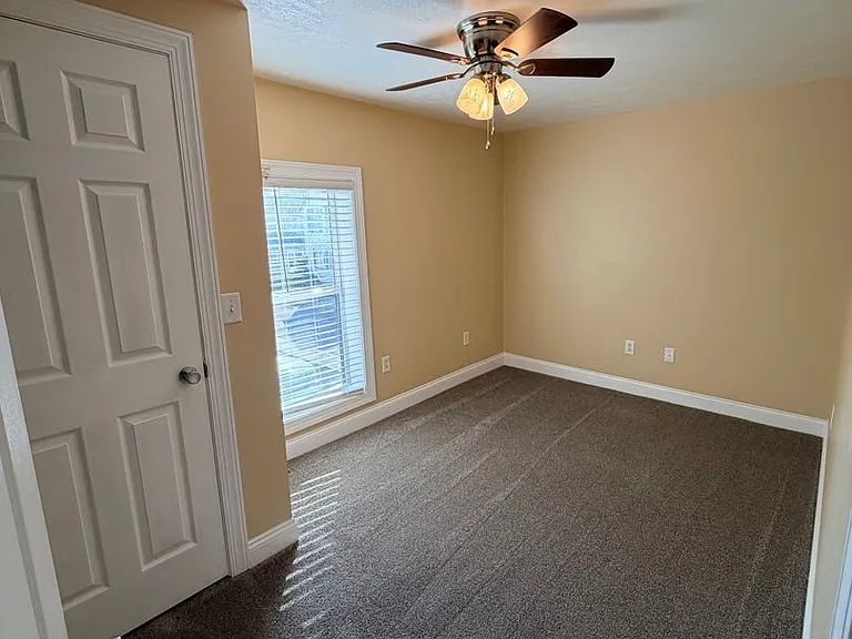 523 Jefferson St — Photo 15