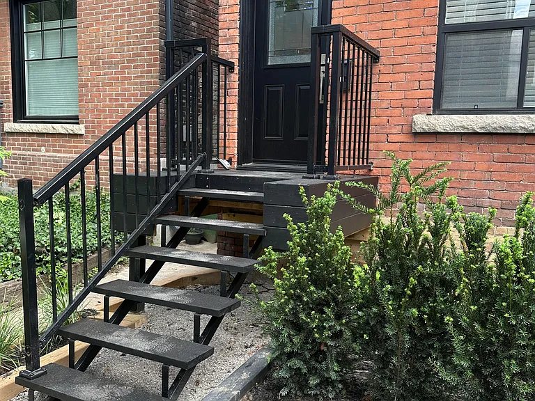 37 Grant St — Photo 2