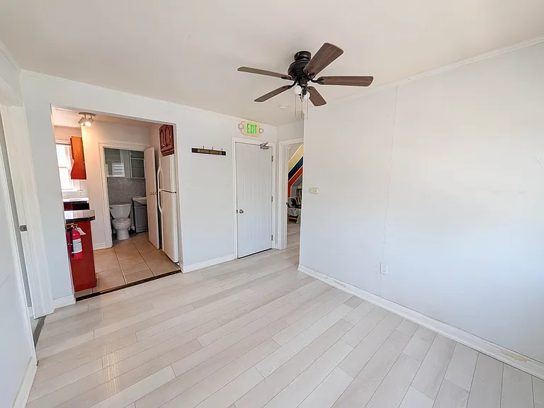 50 Welland Ave #4 — Photo 3