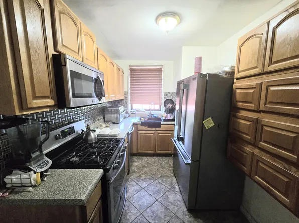 1165 East 54th Street image 2 of 6