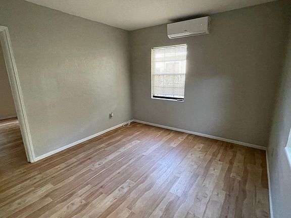 2nd image of 435 12th Ave NE APT 5