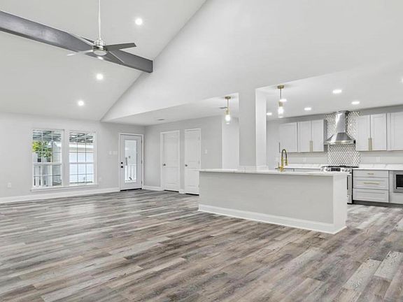 3rd image of 8591 Wakefield Ave