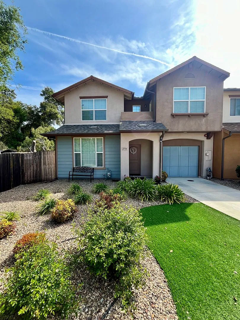 Oak Haven Village 3 Bedroom 2.5 Bath Single Family Home Available 9/11/2026 **Do Not Disturb Tena... — Photo 1
