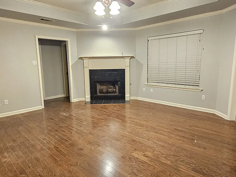 128 Plumdale Dr — Photo 4