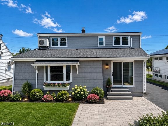 2nd image of 9 Joan Pl