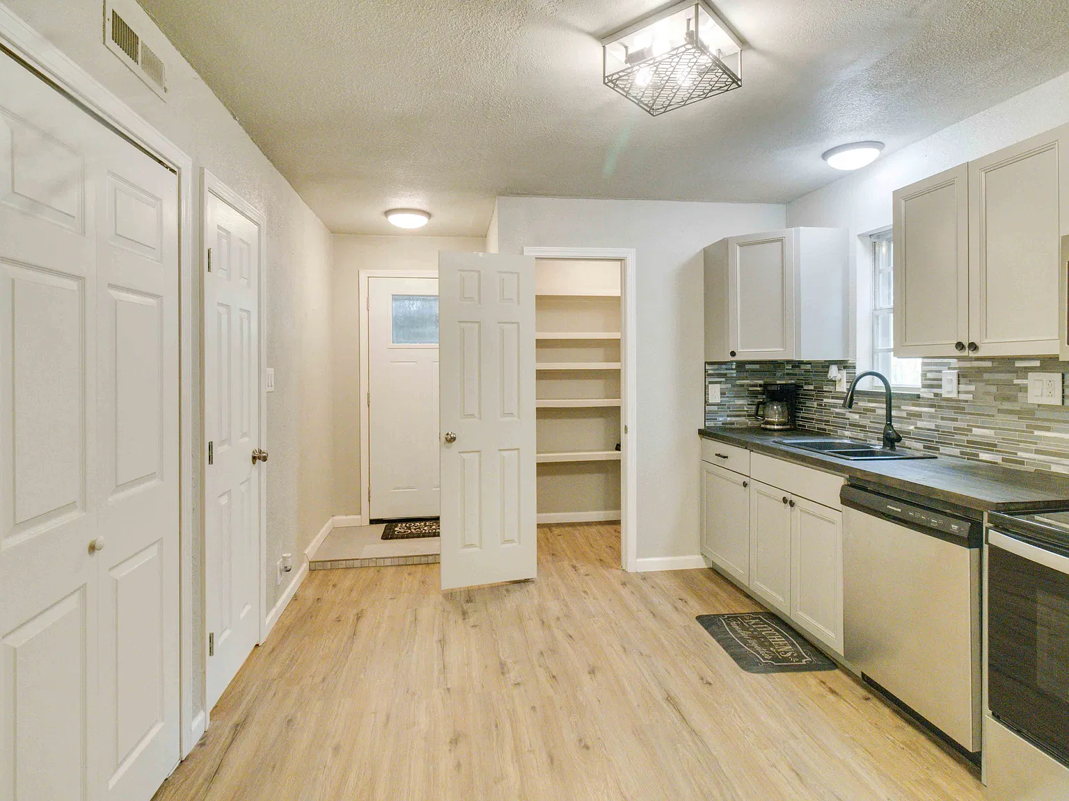 3 bed, 1780 sqft, $1,600 — Photo 3
