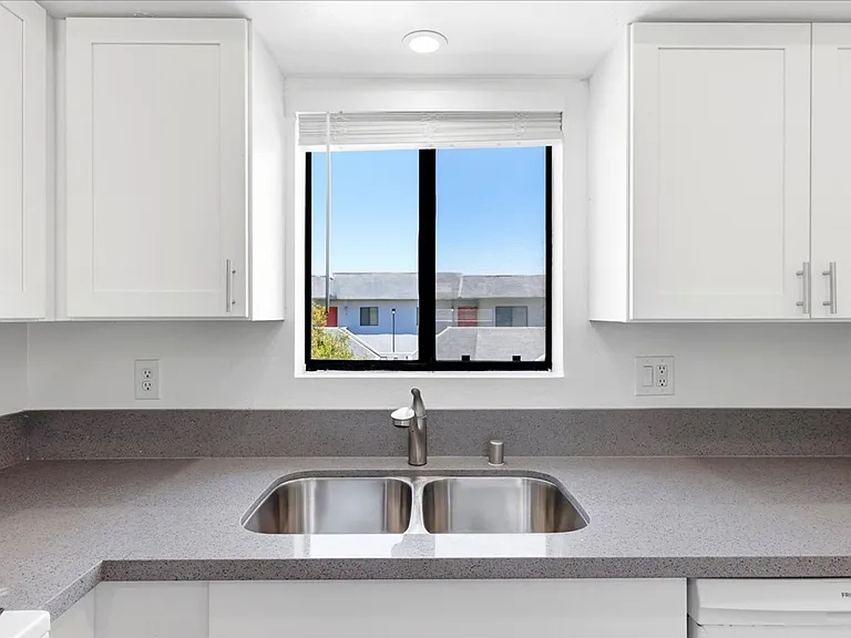 44441 San Rafael Avenue — Photo 4
