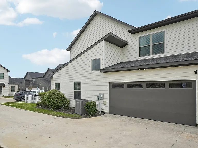 Townhomes at Princeton Meadows — Photo 27