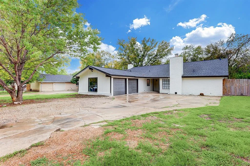 3 bed, 2.0 bath, 1633 sqft, $1,900 — Photo 1