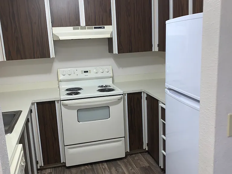 Hidden Lake Apartments — Photo 32