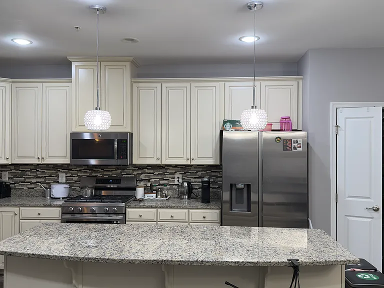 5825 Rochefort St — Photo 4