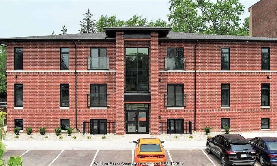 6550 Wyandotte St E #103