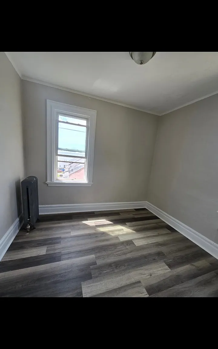 3 bed, $2,000 — Photo 2