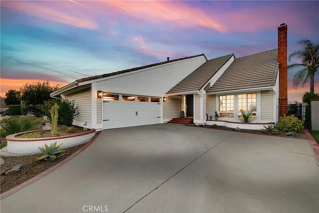 4 bed, 2436 sqft, $5,700 — Photo 1