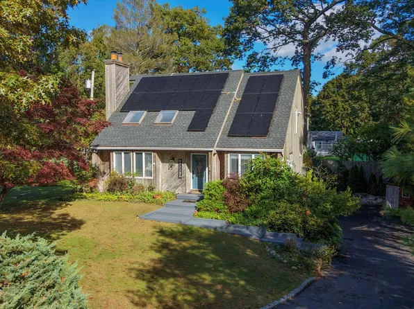33 Uranus Road, Rocky Point, NY 11778
