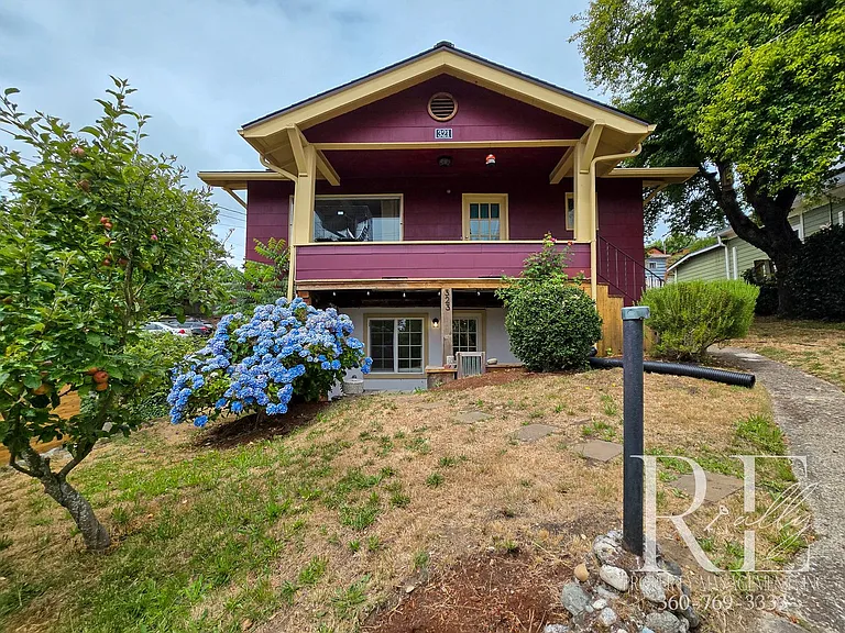 323 Summit Ave S — Photo 1