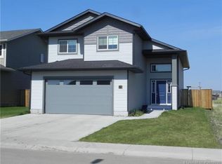 18 E Cross St, Lacombe, AB T4L0J4