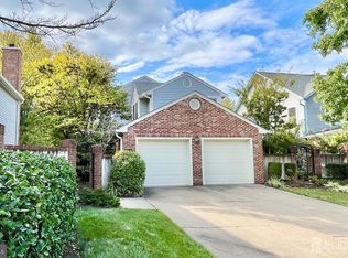 17 Stonebridge Ln, Princeton, NJ 08540