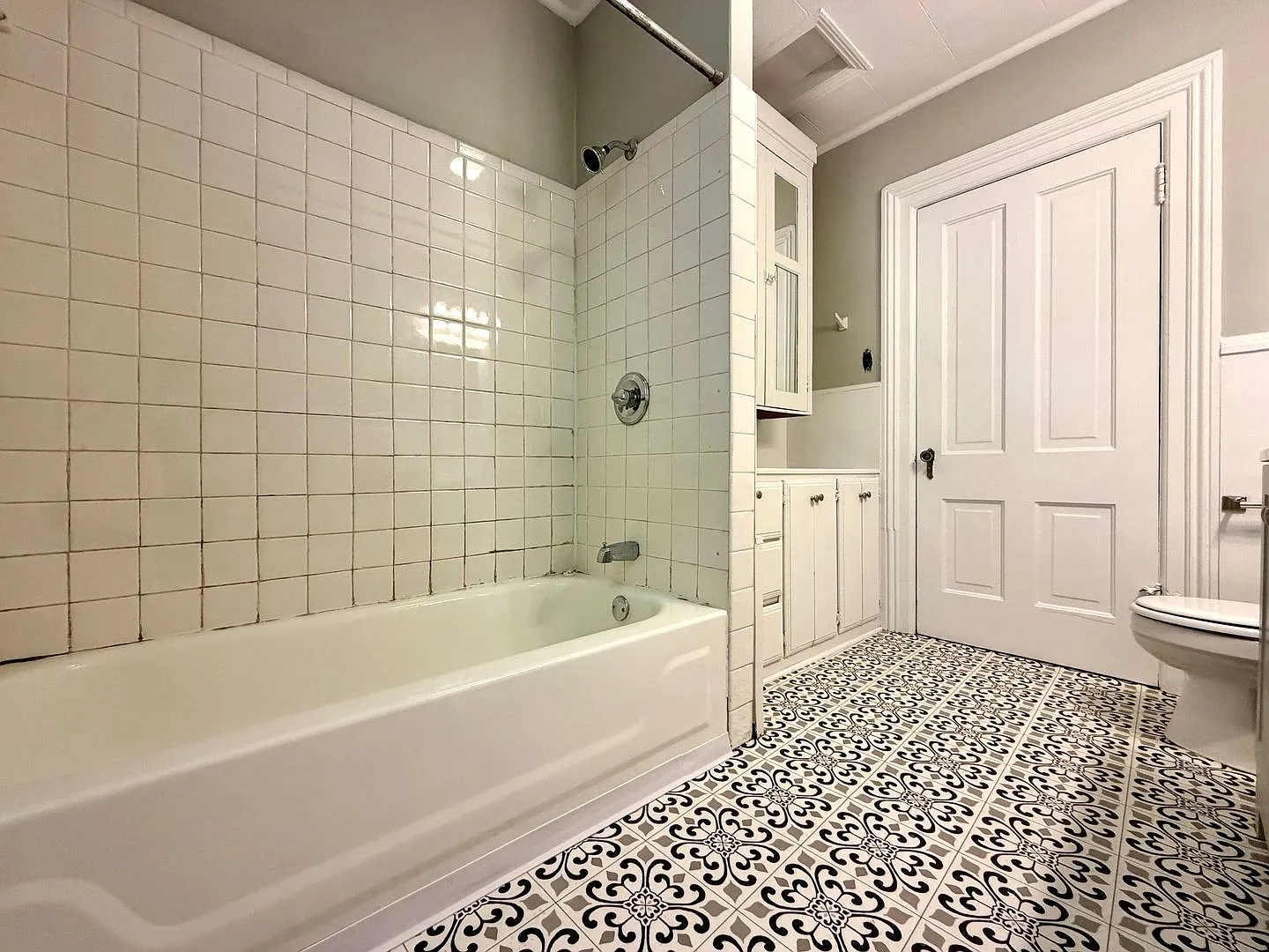 2 bed, 2.5 bath, 1800 sqft, $1,995 — Photo 2