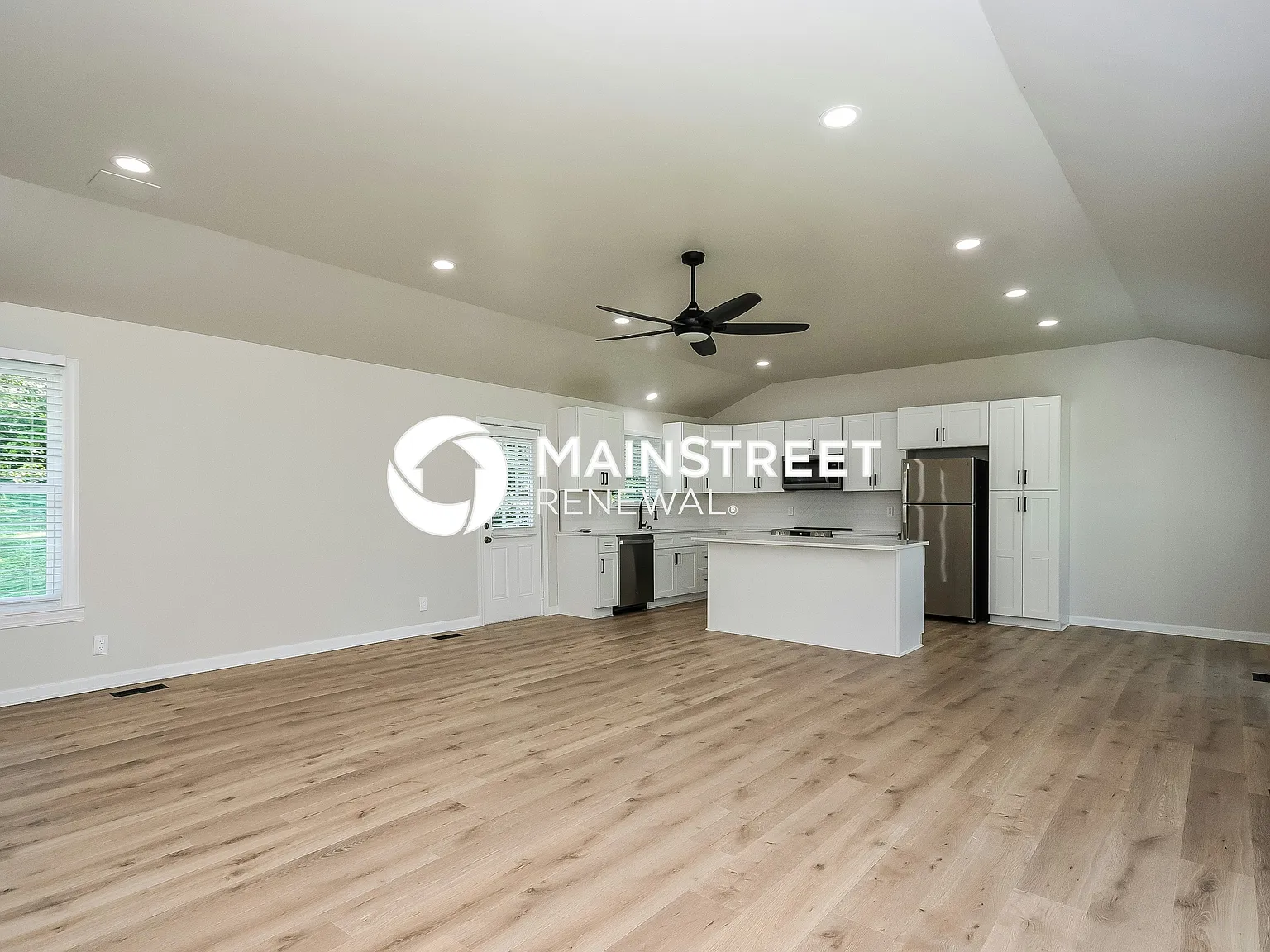 912 Denise Dr — Photo 4