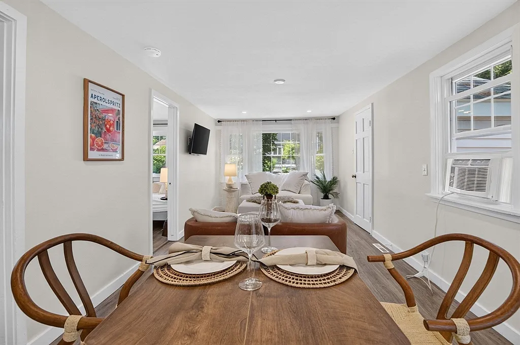 2 bed, 1.0 bath, 704 sqft, $2,900 — Photo 2