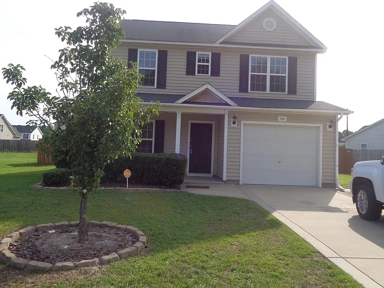 184 Roanoke Dr — Photo 1