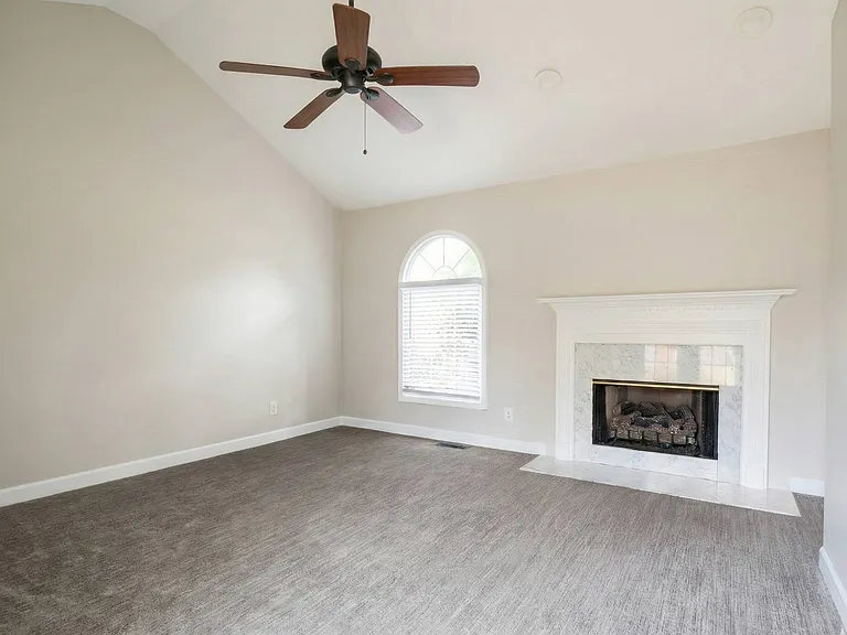 402 Laurel St — Photo 7
