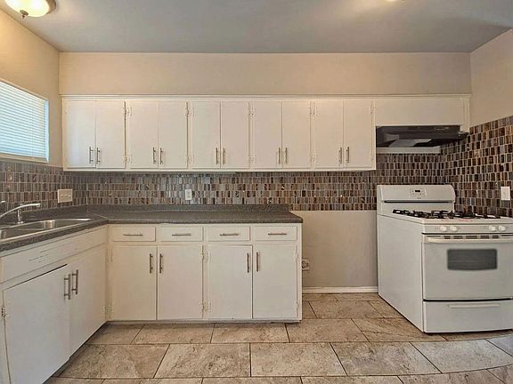 5th image of 2106 57th St