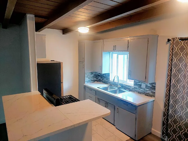 1650 Redondo Ave #7 — Photo 3