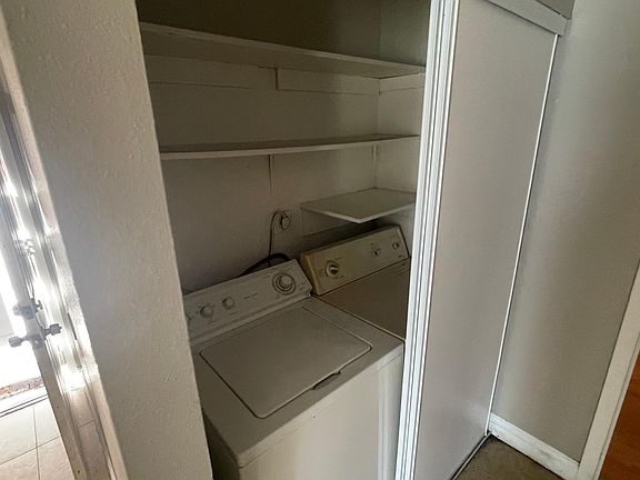 5th image of 4581 Carriage Park Dr Unit B
