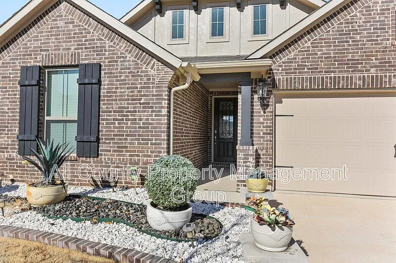 4 bed, 3.0 bath, 2775 sqft, $2,695 — Photo 3