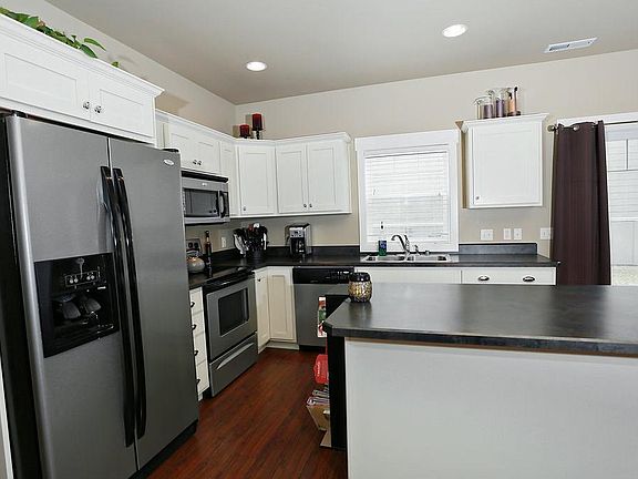 3rd image of 1613 Lone Pine Dr