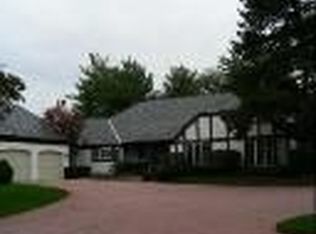 903 Burr Ridge Club Dr, Burr Ridge, IL 60527