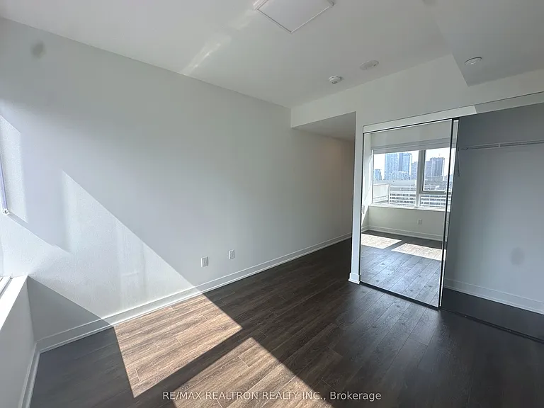 609 Sherbourne St #3004 — Photo 4