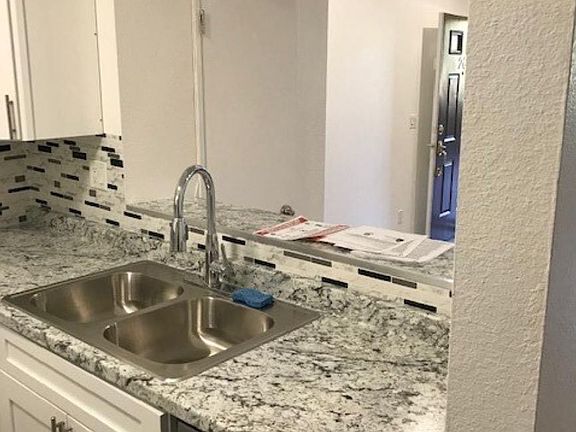 5th image of 24107 Del Monte Dr Unit 26