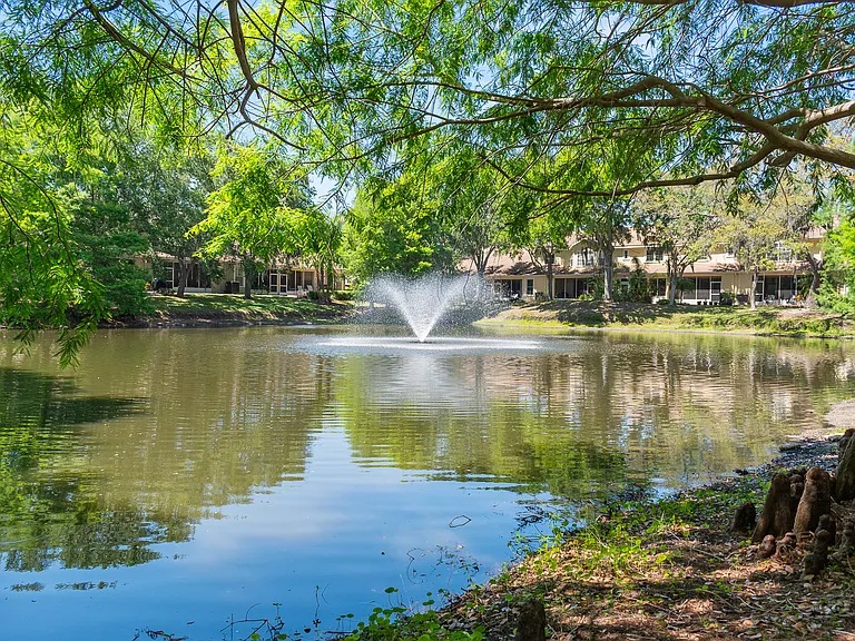 512 Spring Lake Cir — Photo 44