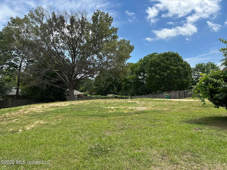 1st image of 322 Semoia Ln