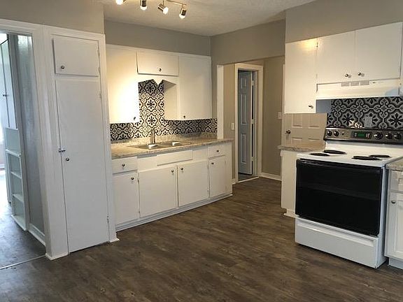 2nd image of 4521 Melrose Ln