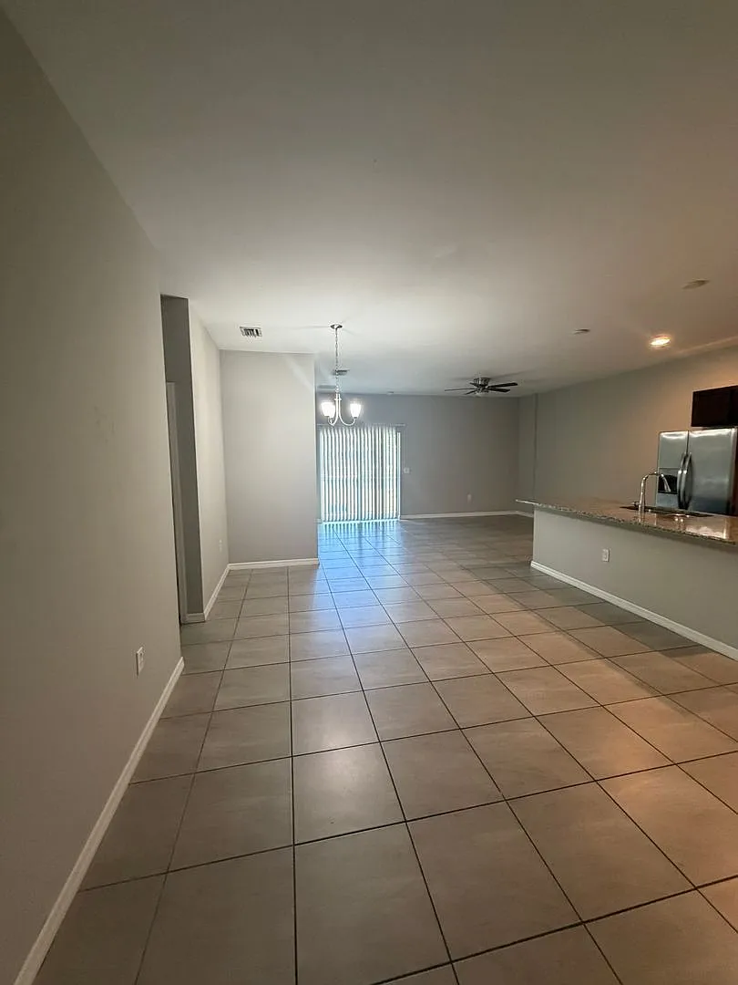 3 bed, 2.0 bath, 1255 sqft, $1,595 — Photo 2