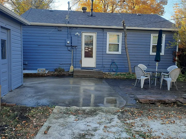 924 Corey St — Photo 2