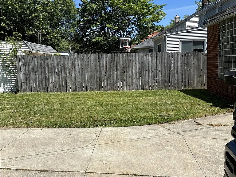 4049 Bushnell Rd — Photo 8